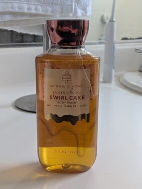 Bath & Body Works Pumpkin Swirl Cake Body Wash - NWT